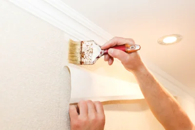 Pose de papier peint à Chaliers — revêtements muraux et toiles de verre